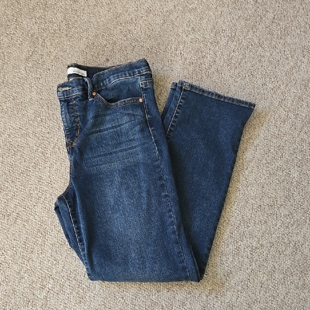 Blue Straight Leg Jeans with Classic Denim Style